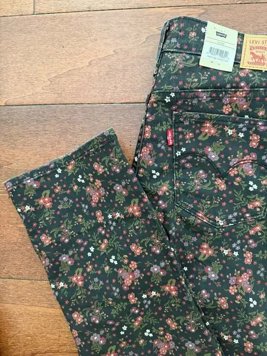31 X 30 Levi's Women's 314 Shaping Straight Floral Print Jeans - Picture 3 of 4